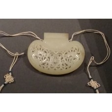 Openwork jade fragrance pouch in cashew shape, solar cross